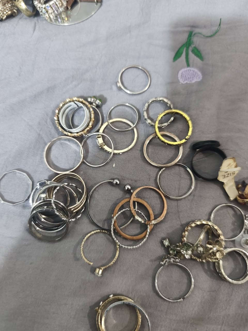 السلام عليكم...80 محبس ب10 ع اول تم


**إذا كنت صاحب هذا الإعلان وتريد حذفه لأي سبب، رجاءا أرسل رسالة إلى الدعم الفني**