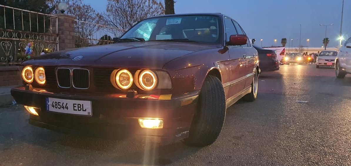 Bmw مۆدێل1991
520گێر عادی تەبرید سلاید دوو جام کارەبا گێر و مەکینە بەشەرت جەمپێکی خەفیفی پێشی هەیەی لای سەیاق کارەبای مەزبوت بە ناو کردن بەشەرت 
نرخی 54 مجال شوێن هەولێر

*********** أربيل, العراق
