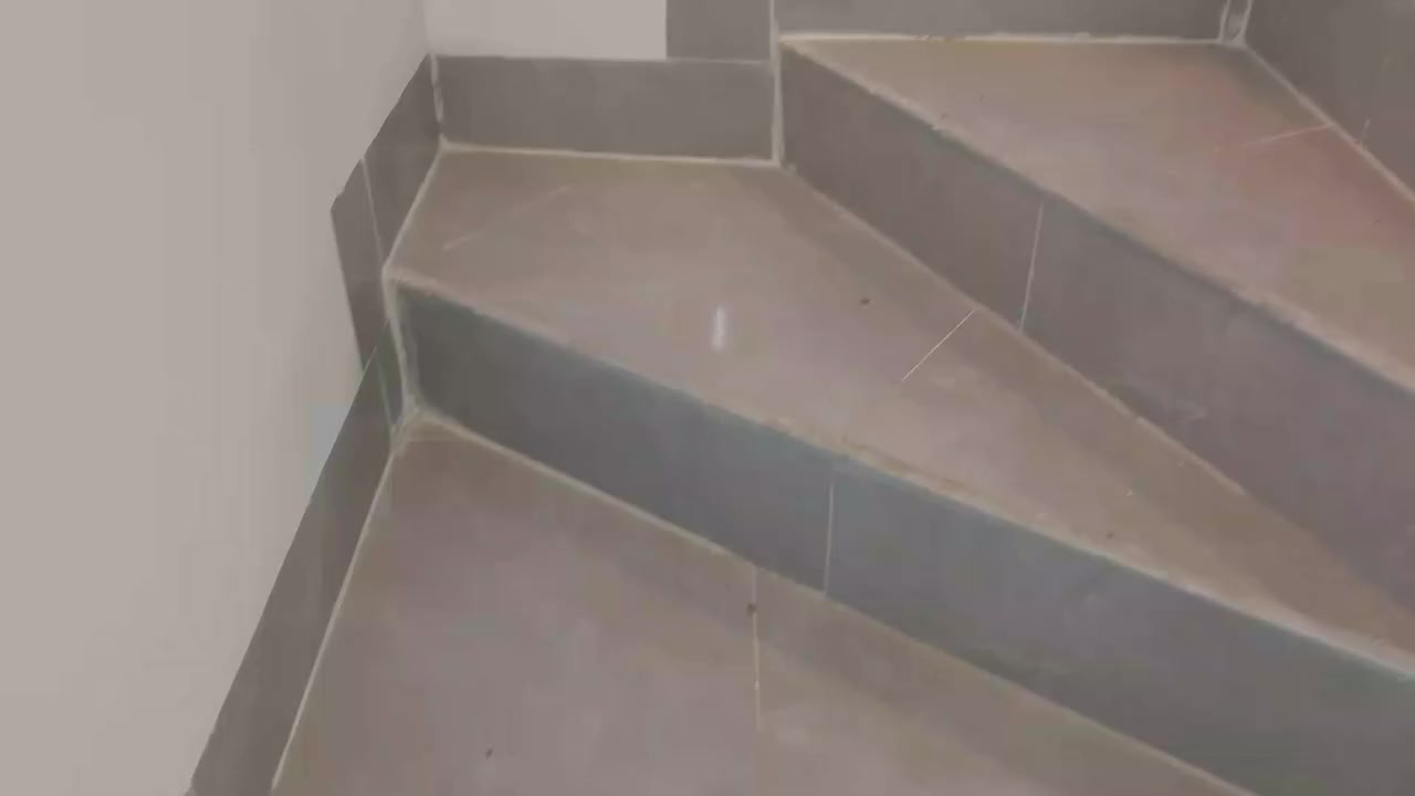 بيت طابقين صفر لليجار قرب ساحة الطيران  ***********
