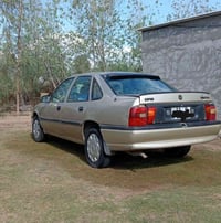 شباب من رخصه الادمن سياره للبيع نوع أوبل فيكترا سياره نضيفه كما موضح ف...