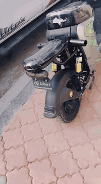 دراجه شحن نوع R9 مديل 2025 لون رصاصي بطاريات حجم 32 دراجه نضيفه مابيها شي سعر 350 وبيها مجال اي شي تواصل خاص👇
‭0772 187 8865‬
