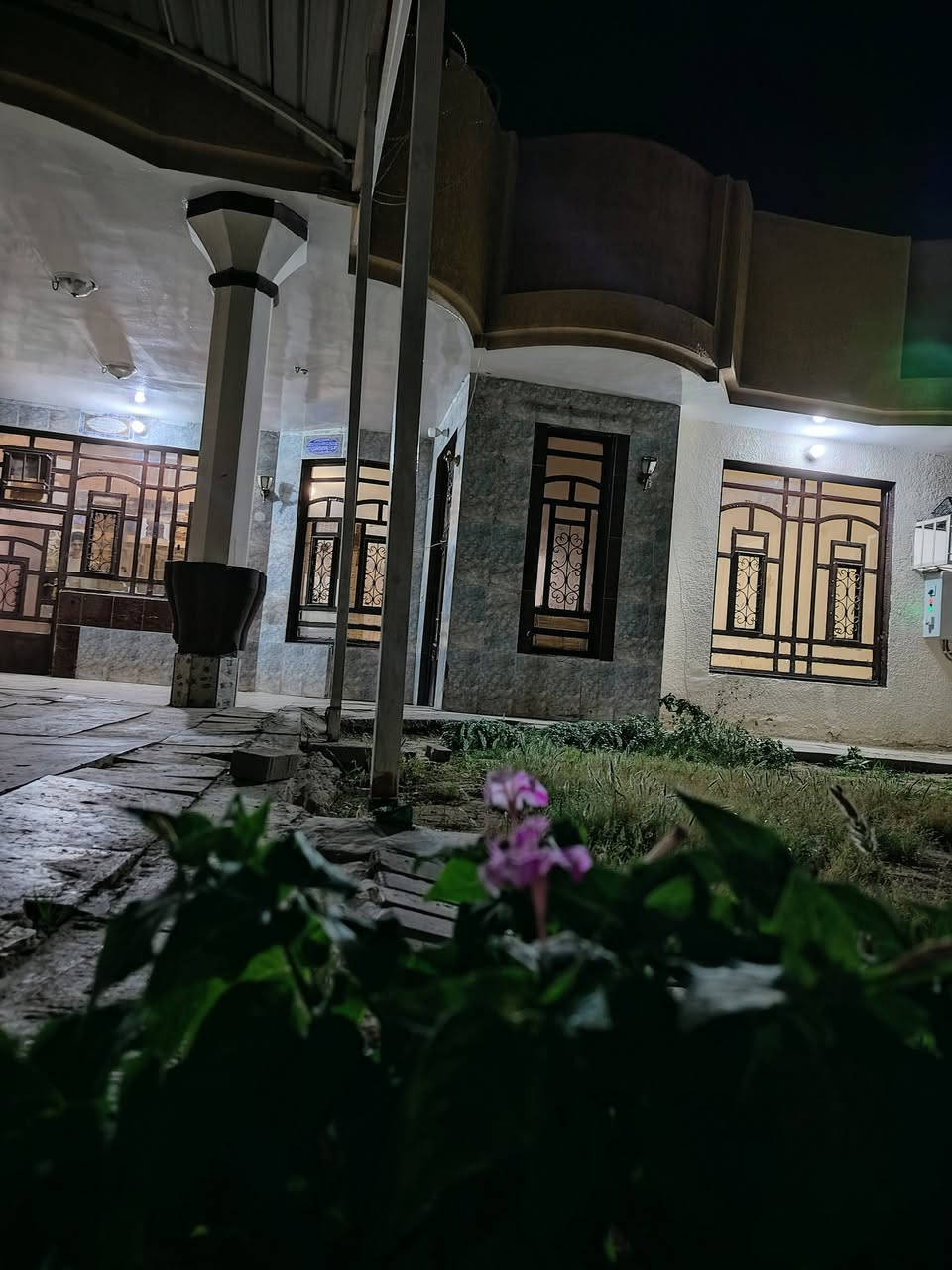 بيت للايجار في الصويرة حي العسكري
شارع حكمت قرب مدرسه سفينه النجاه مساحة 300متر يتكون من طابقين الطابق الأول يتكون من 2غرف نوم +استقبال +صاله +مطبخ يحتوي على كاونتر +صحيات والطابق الثاني يتكون من 2غرف نوم +صحيات +بيتونه
وللاستفسار الاتصال على الرقم
***********
