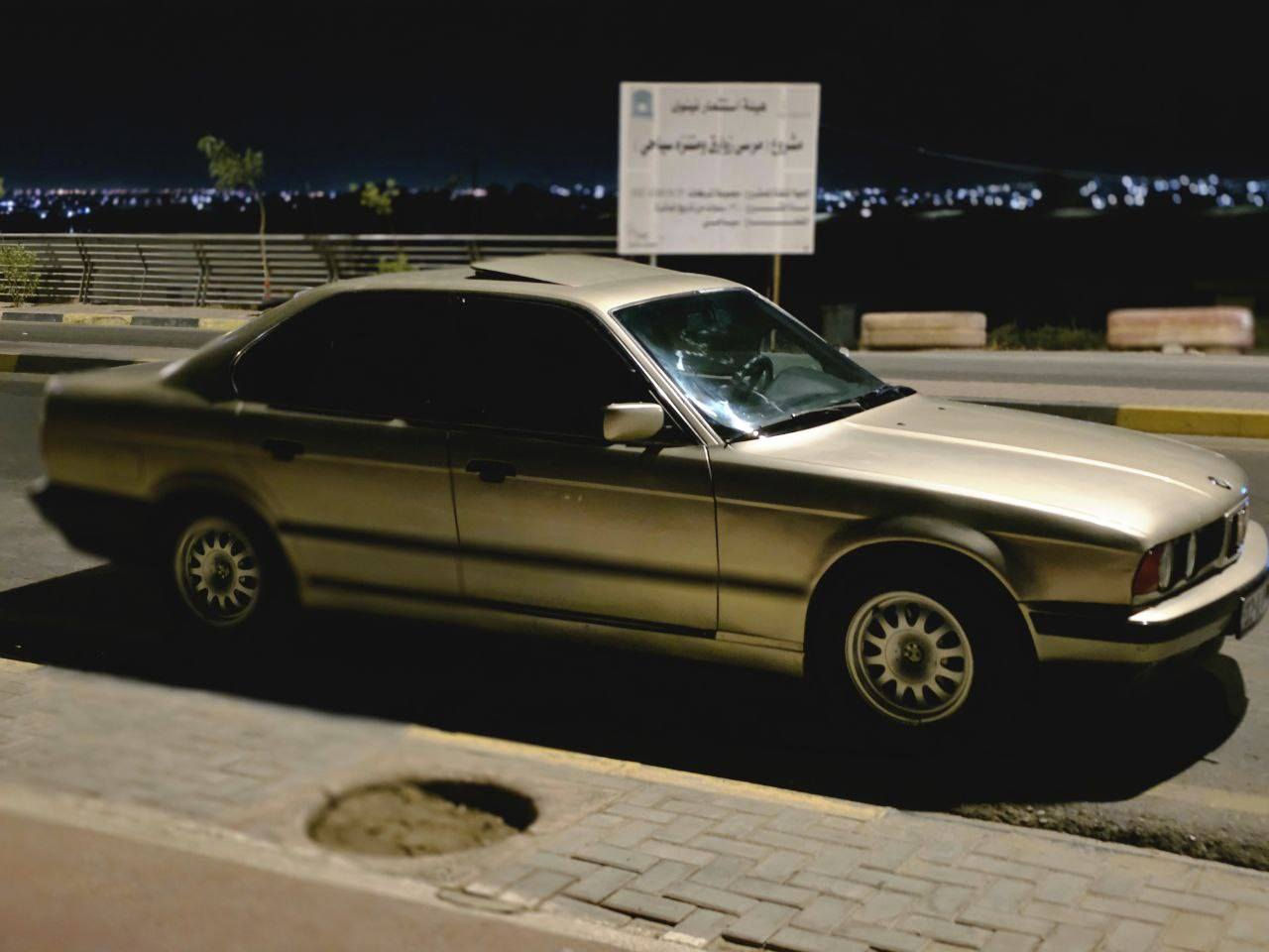 بيع او مراوس حسب القناعة
بي ام محرك گير  اوتوماتيك 525 شرط موديل 91 كهربائيات كاملة شغالة كامرة خلفية السيارة بأسمي كوبون بانزين هزة 
جديدة قفل مركزي تبريد تدفئة شغال فتحة سقف 
عنوان موصل جانب الايسر 
رقم *********** بي واتس 
***********
