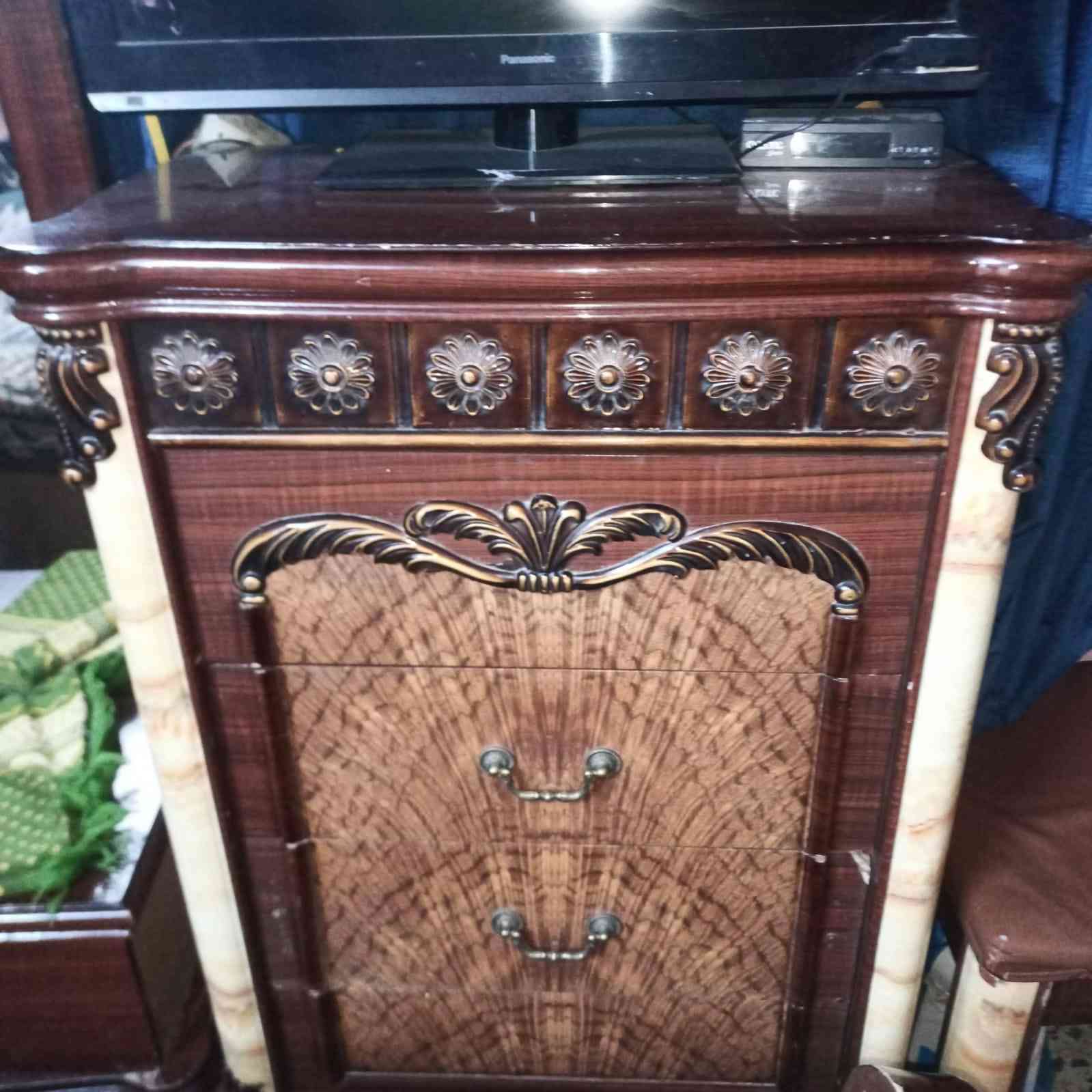 السلام عليكم غرفه نوم للبيع سعر 250 وبيه مجال وذا اكو مراوس عادي العنوان فلوجه حي الوحد خلف احمد ياسين التواصل عله رقم *********** اتصال و واتساب بي
