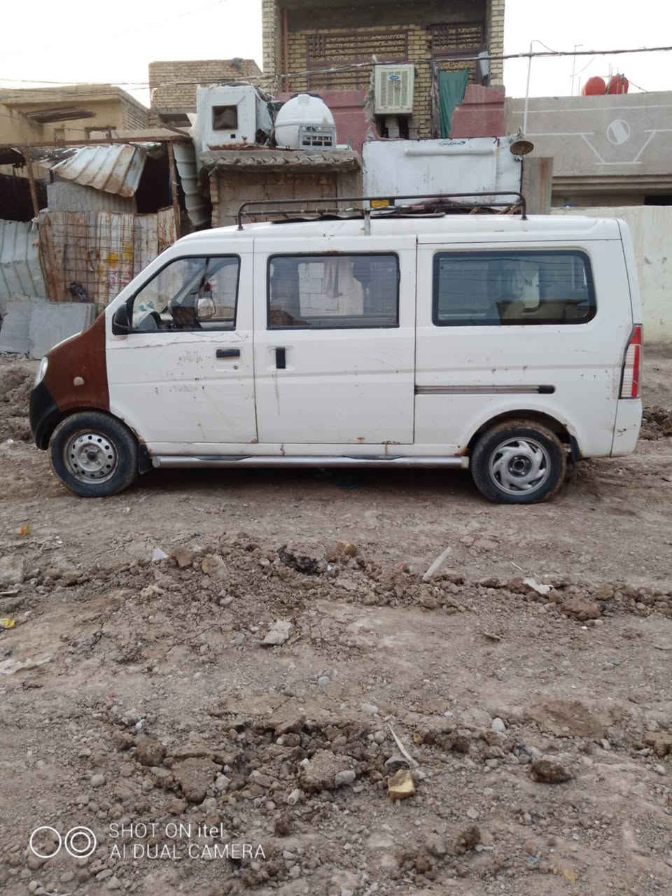 سلام عليكم سياره للبيع.                  النوع :ليفان.                                                       الركاب :11ويه السايق                                                      المكينه: كورله 1400مجول.                               ترهم مراوس فتون أو بيكم دبل قماره.                  السعر :35وبيها مجال حگ الجيه.                              المكان : بغداد الحسينية اي استفسار خابرني على الرقم ***********
