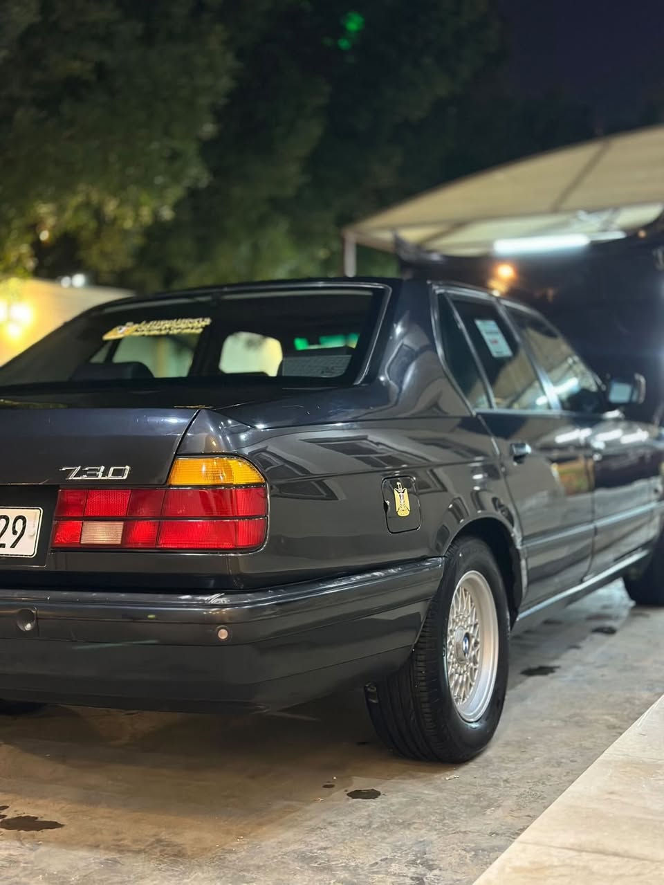 BMW
موديل 1993 حجمها 730 
السيارة بلادية
مكفولة كفالة عامة من الصبغ كشرها نضيف حيل 
السيارة فول مواصفات 
حساسات امامي خلفي 
كشنات جلد و كهرباء السائق و الراكب و خزن ميموري 
فتحة سقف
جام اوتو
بردة خلفية بلادية 
مثبت سرعة شغال 
تبريد ثلج 
كهربائياتها بلادية 
تخم تاير جديد
صدر جديد 
السيارة جديدة بمعنى الكلمة ممشاها 200 الف كيلو  
ترايها وين متريد 
سعرها 90 ورقة وبيها مجال 
***********
