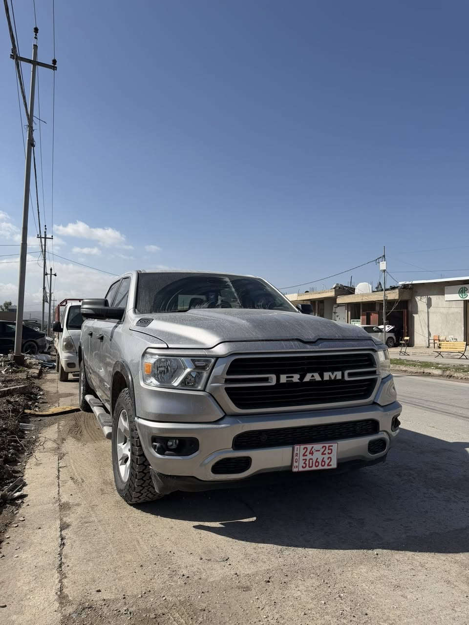 Ram 1500 2023 lone star 
مكينه هيمي ٥.٧
سياره ٤ ويل 4x4
سياره بيها جاملغ امامي مبدل شركه بدون صبغ
ارباك طاك و راجع سستم بلادي 
سياره بدون دواخل
ماشيه ١٠٠.٠٠٠
كير محرك كلشي بشرط
سياره باب طويل و بدي طويل
سعر ٢٢٥$ 
***********
