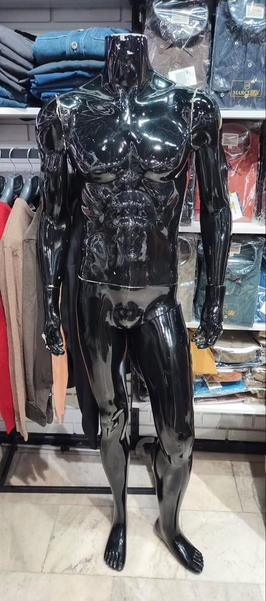 السلام عليكم
عندي ديكور واثاث محل رجالي كامل رفوف تعاليك سجج ستاندات مليكانات للبيع 
سبلت عدد 2 طن انفيرتر LG 
للتواصل فقط واتس اب ***********
