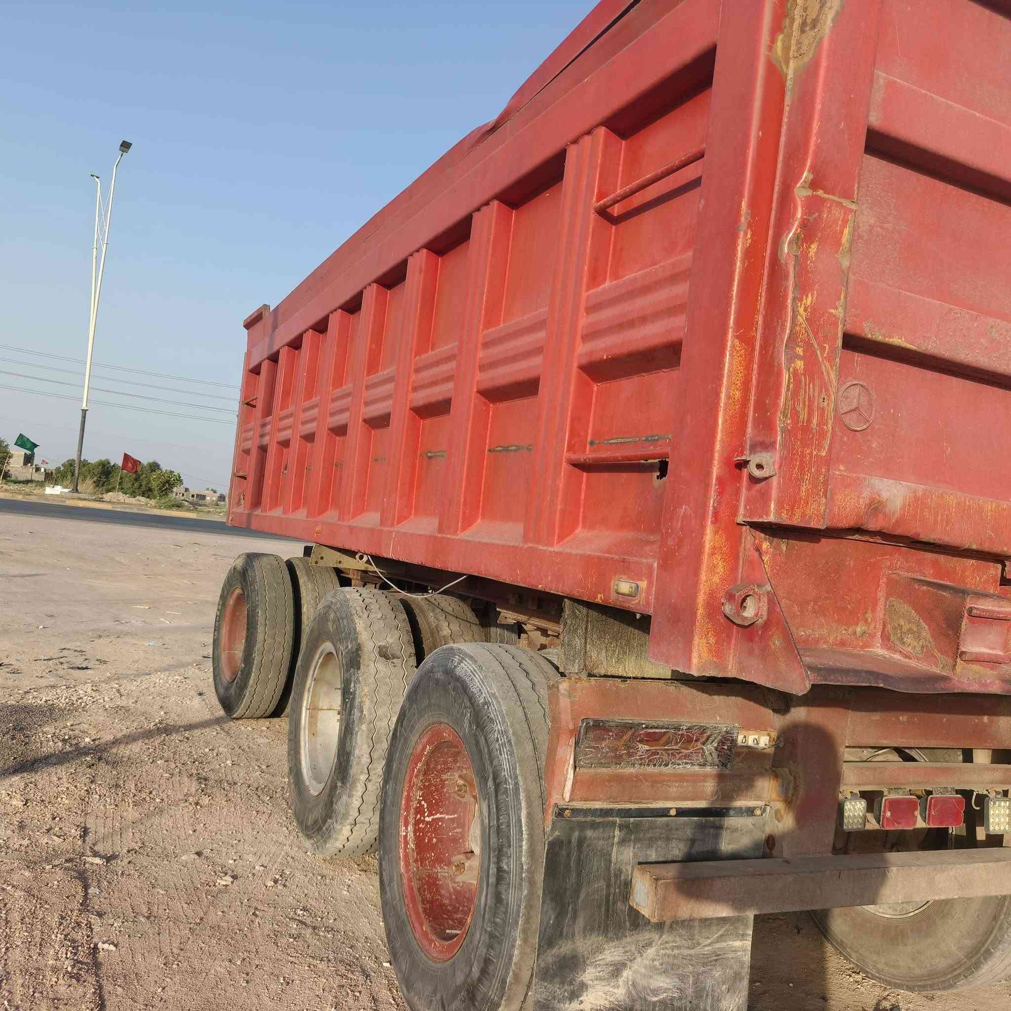 سلام عليكم مقطوره علم دنكير 14حداديه خير من الله بدي 
نظيف ونج جديد تايرات نص عمر سعر 95بيه مجال قليل الاستفسار الاتصال ***********
