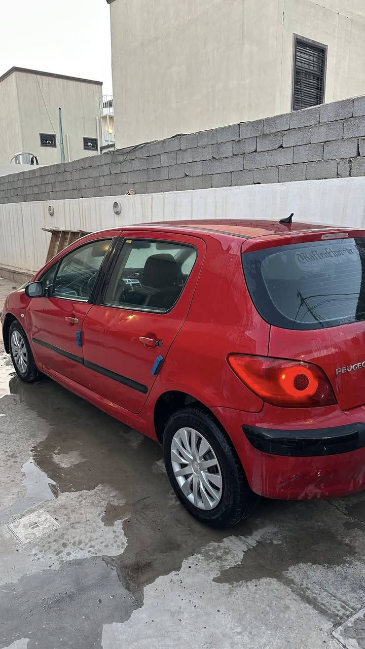 بيجو موديل ٢٠٠٦ للبيع ٣٧ ورقه
محور كوريلا كير مكينه كمبوتر ضفيره جدد حاويه 

عنوان نجف بأسمي سنويه ل ٢٧ بدي وكاله لاصبغ ولا سمكره 
***********
