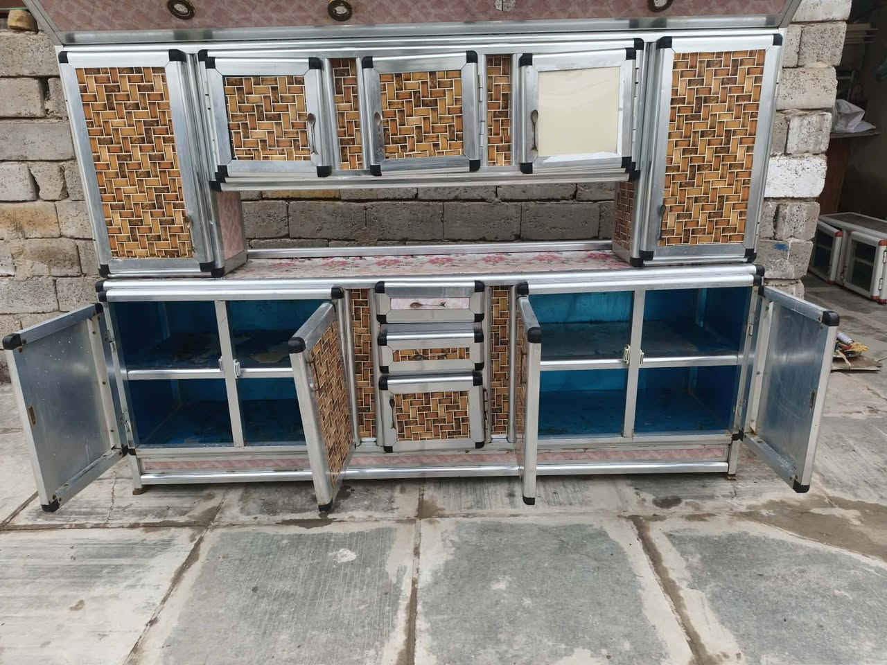 كاونتر الالمنيوم طوله مترتين ونص نضيف
١٥٠ 

‏‪0788 746 2170‬‏
