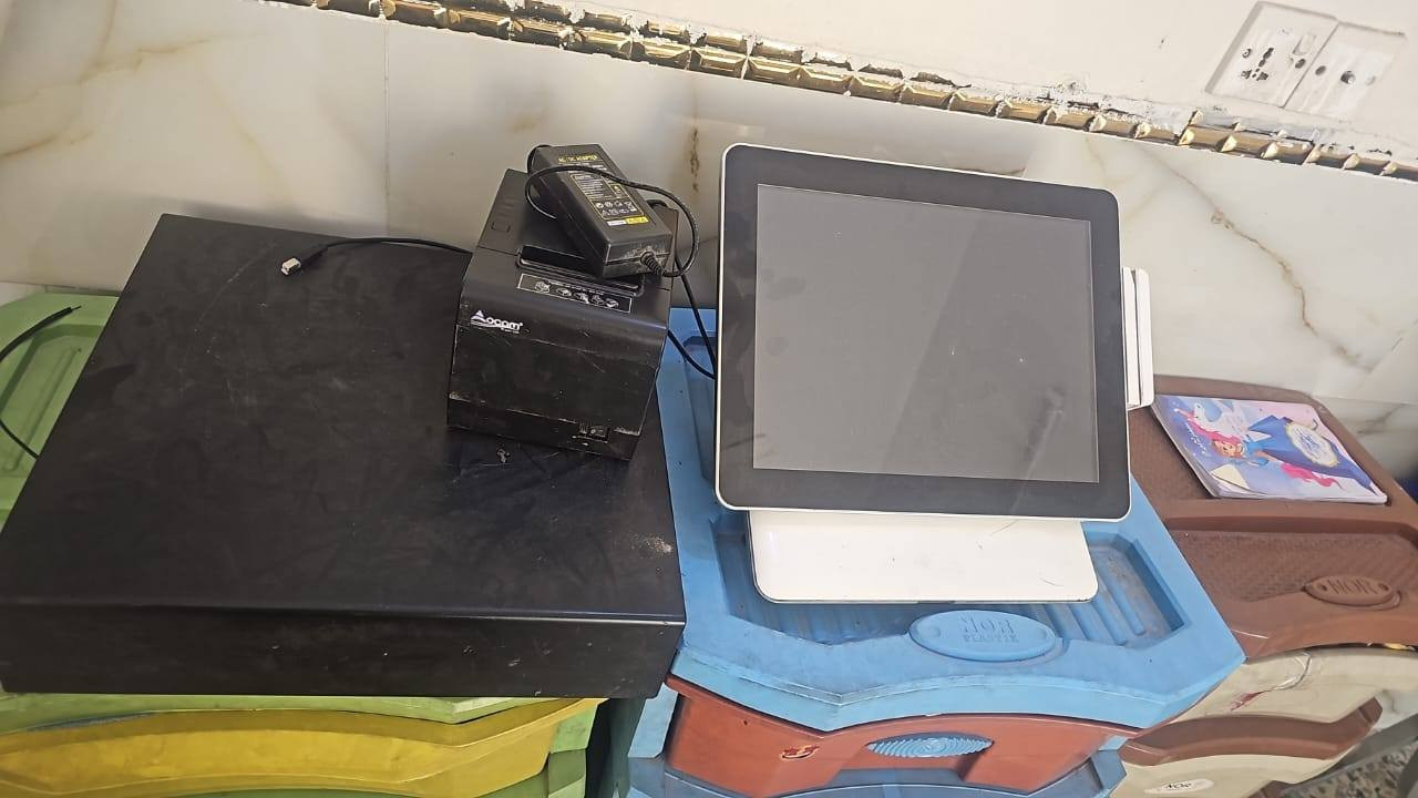 السلام عليكم كاشير البيع سعر مناسب 350رقم وتساب‏‪0772 355 9743‬‏
