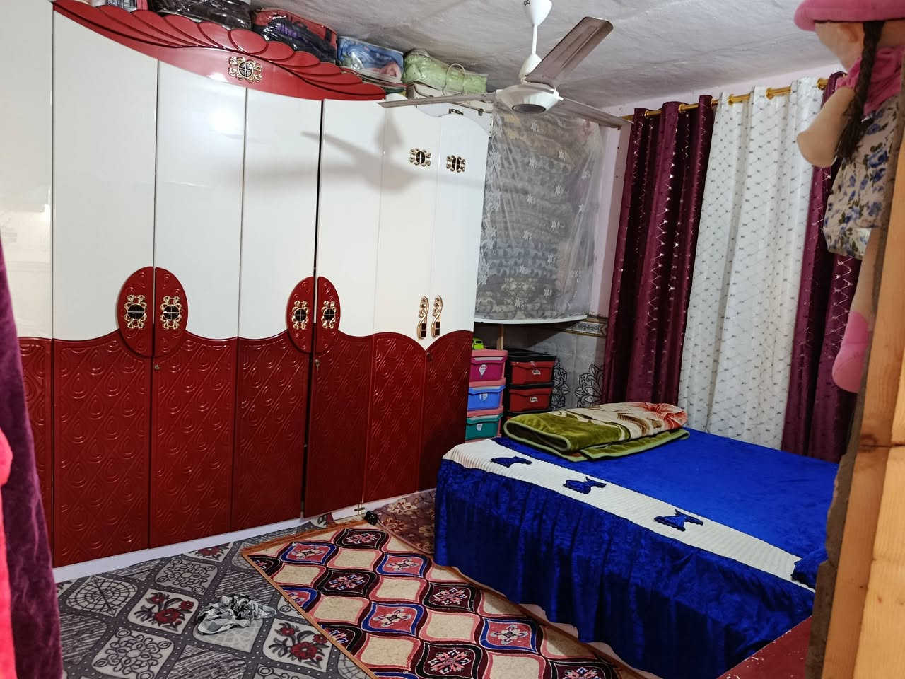 بيت للبيع100 دولان متر ونص العرض خلف مركز حي للوحده بشارعين
استقبال و غرفه وصاله ومطبخ وصيحيات وطارمه منور دخلي 
بيع او مراوس 
***********
