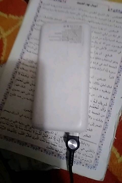 بور بنك من نوع Sende ، لون أبيض نظيف ومازال في حالة جيدة جداً. يحتوي على مخرج سريع للشحن ويدعم أغلب الأجهزة المحمولة، عملي ومناسب للاستخدام أثناء التنقل أو السفر. يعمل بكفاءة عالية لشحن عدة أجهزة في نفس الوقت.