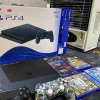 للبيع ابلي فور  500GB كامل ملحقاته   مع أربع لعبات   1- ادرايفر   2-FI...