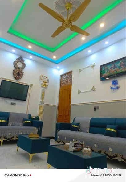 سلام عليكم بيت حديث للبيع مساحه 144متر ثلاث طوابق يحتوي على حوش واستقبال وصاله و7غرف نوم و4حمامات مشتركه ومنور ومطبخ حار وبارد ومنضومه انترنت ومنضومه كاميرات للبيع في مدينه لصدر قطاع 32فرع لعريض عرض لفرع 11متر مقابل مدرسه قرب حسينيه حجي صاحب الاستفسار (((((***********)))))
