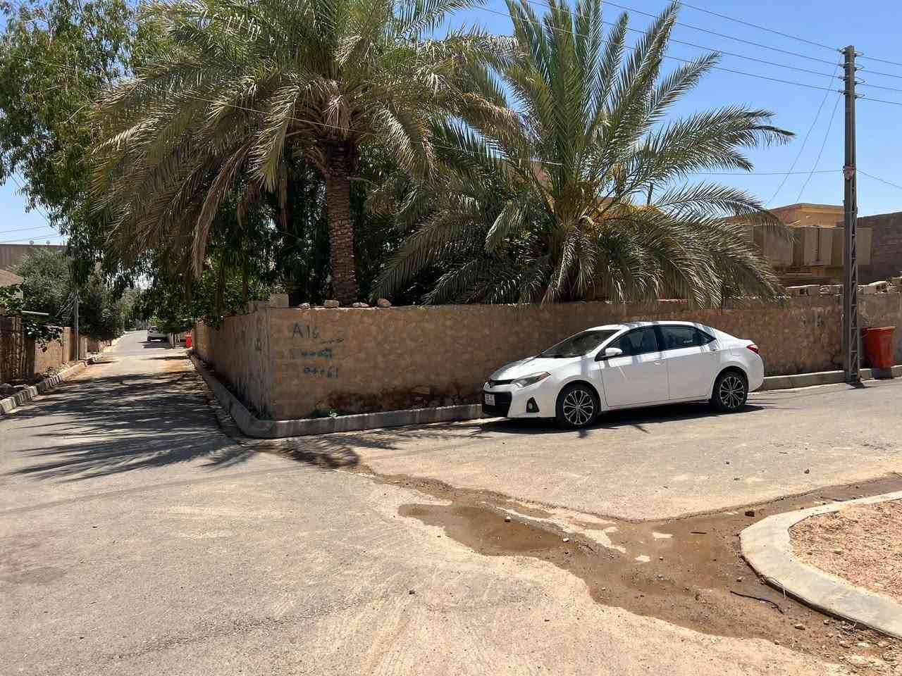 🏡 بيت للبيع – حي الجمعية
📍 الموقع: حي الجمعية
📐 المساحة الكلية: 400 متر مربع
🔹 الطابق الأرضي:
هول
استقبال
غرفتان
مطبخ
🔹 الطابق الثاني:
غرفتان
✅ موقع ركن على شارعين 
✅ مساحة الأرض كبيرة وتصلح للتوسعة أو الإضافات المستقبلية
📞 للاستفسار والمعاينة:
***********
***********
