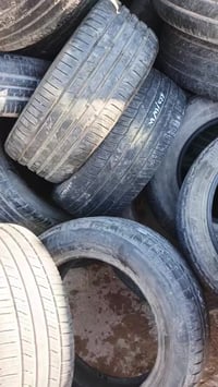 للبيع شلع تايرات على الشرط فتح و باله تايرات نضيفه العدد 100 تاير 0770...