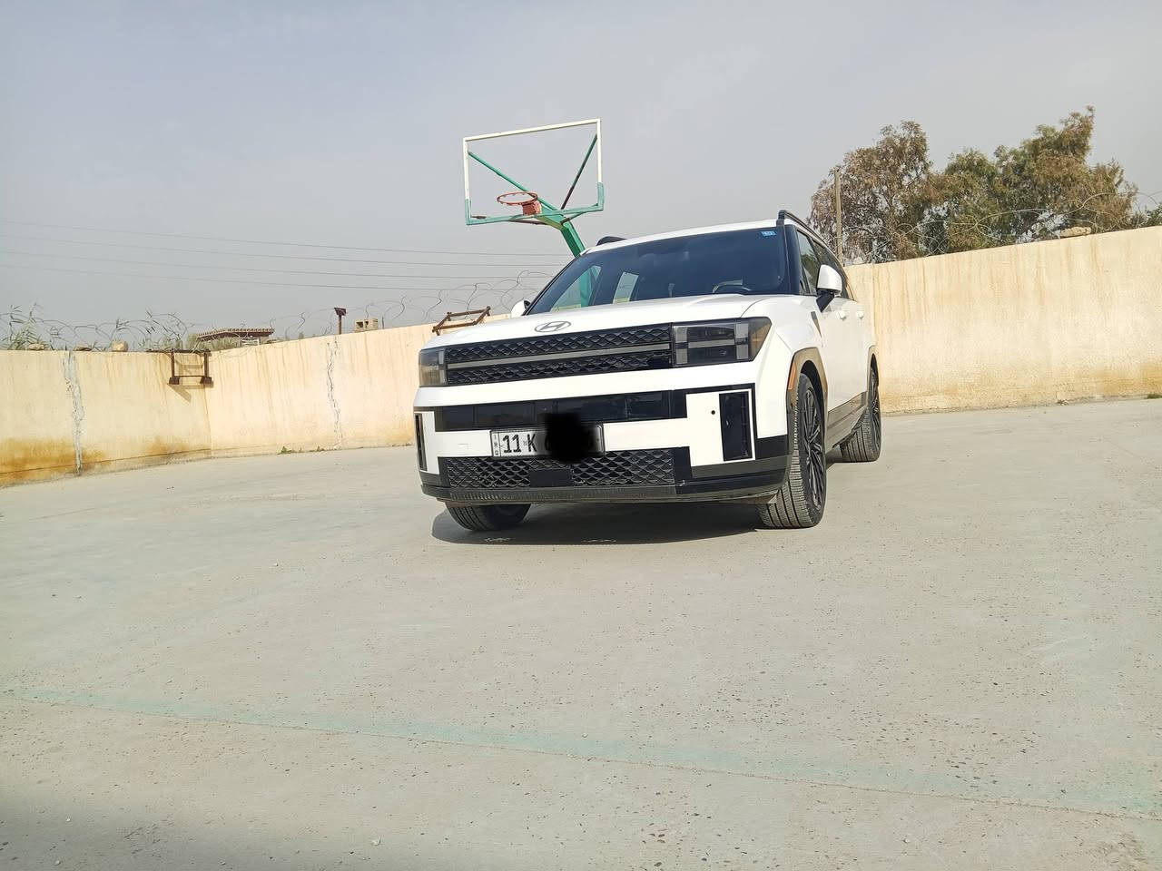 🚗🚗 2024 HYUNDAI SANTA FE – CALLIGRAPH أمريكي | أعلى فئة
🔧 حالة السيارة:
🚧 حادث — تبديل 2 قطع فقط
🔩 بنيد جملغ يسرى 
🚪 باب سائق ربع فقط 
🎈 أرباكة ستيرن + كشن طاك + برده جهة السائق 
✅ شرط مكفول شواصي 
اللغد جهة السائق فقط وغير واصل للقاعدة الدبل  للدبل فقط الفوق التاير 
✅ شرط راديترات تبريد + كبس أصلي غير متضرر
⚙️ المحرك:
🛠️ 2500  توربو
🔢  4 توربو سلندر
🌟🌟 المواصفات (CALLIGRAPHY – أعلى مواصفات):
📷📷 6 كاميرات محيطية
➕📹 إضافة كامرة رؤية خلفية (Dash Cam)
🔑 تشغيل بصمة للأبواب + تشغيل السيارة
🧳 فتح الصندوق الخلفي تلقائيًا عند الاقتراب
اضافة بصمة في الشاشة تتحكم بداخل السيارة تخزن حسب ماانت تريد شلون خزن الكراسي بس هذه البصمة للسيارة كله من كراسي من اضائة من بانروما من تبريد
🪑 داخلية جلد  اسود فحم 
👨‍👩‍👧‍👦 7 مقاعد
❄️🔥 الكراسي الأمامية تبريد وتدفئة
🔥 الكراسي الخلفية تدفئة كهرباء 
🔌 إضافة تايبسي  لشحن الموبايل الشحن السريع 
⚡ كراسي أمامية وخلفية كهرباء
🌬️ تبريد ثلاث مناطق:
❄️ أمامي
❄️ وسط
❄️ خلفي
🎛️ تحكم منفصل بتبريد الخلف
📺 شاشة 12 إنج لمس أصلية
📱 Android Auto
🍎 Apple CarPlay
🚨 رادارات أمامية + خلفية + جانبية للتنبيه
🛑 حساسات أمامية مع توقف ذاتي
🔄 حساسات خلفية مع توقف ذاتي عند الرجوع
💡 LED أمامي وخلفي
🛞 ويل كب رياضي أصلي قياس 20 
والتايرات رلفلاي 
🌤️ فتحتين سقف (أمامية + خلفية)
📲 شحن موبايل لاسلكي عدد 2
🚘 تقديم السيارة بالريموت
🤖 قيادة ذاتية بالازدحام الاطفاء الذاتي 
🛣️ نظام تحديد المسار
💺 خزن كرسي
↩️ رجوع الكرسي عند النزول
↪️ تقديم الكرسي عند غلق الباب
🛣️ ثلاث أنظمة قيادة
🎮 كير بالستيرن
🪞 مرايا جانبية شفط
🔄 تنطوي عند الرجوع
⚙️ تحكم كهربائي كامل
✨ إضاءة ترحيب عند الاقتراب
🔓 فتح تلقائي
🔒 غلق تلقائي
➕ مواصفات أكثر… السيارة غنية عن التعريف
📊 الممشى:
12 الف 
📍 الموقع:
 بغداد 
❌ مراوس كيا بيكم 
📞 للاتصال:
☎️ ***********
💬 واتساب متوفر
📸 إرسال صور الحادث للجادين فقط
