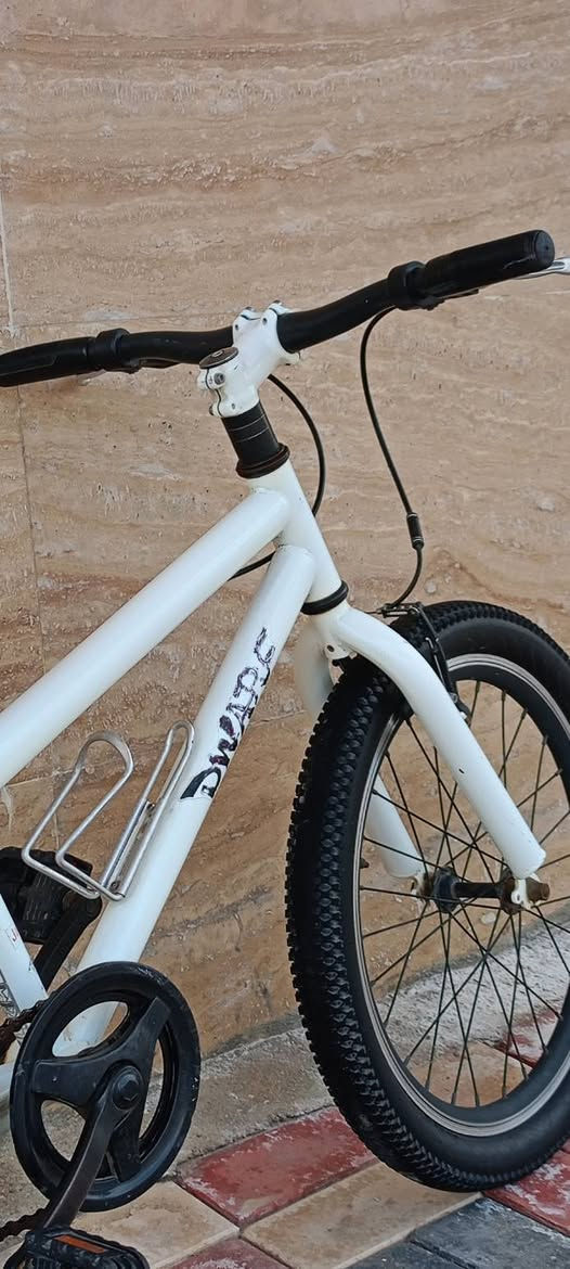 مرحبا  دراجة هوائيه للبيع حجم 20 اطفال تتوفر خدمة توصيل جميع محافظات العراق للاستفسار اكثر خاص اوع الرقم *********** 
السعر 70 الف
