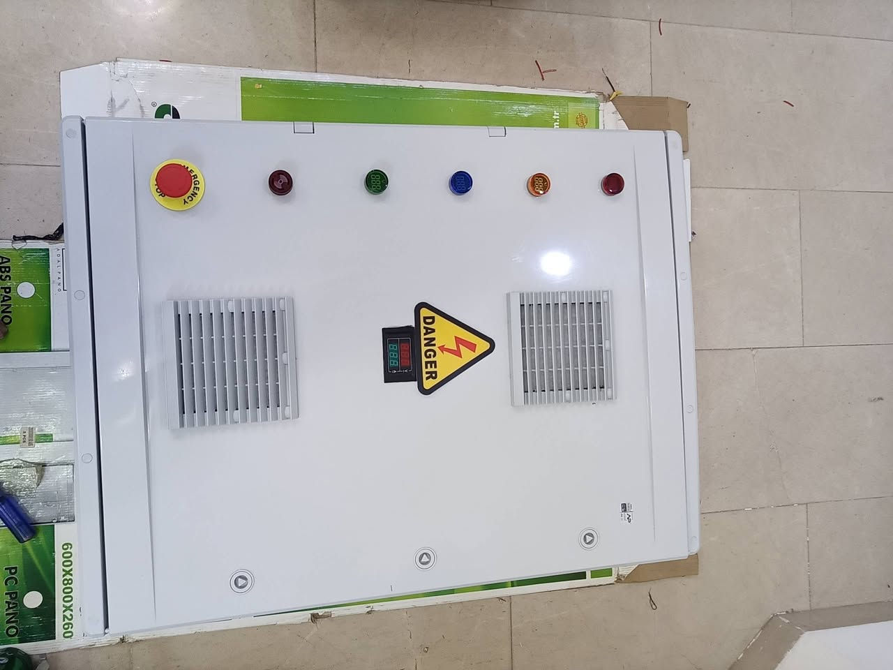 كادر هندسي متخصص في التأسيسات الكهربائيه وعمل البوردات وجميع المنظومات ***********
