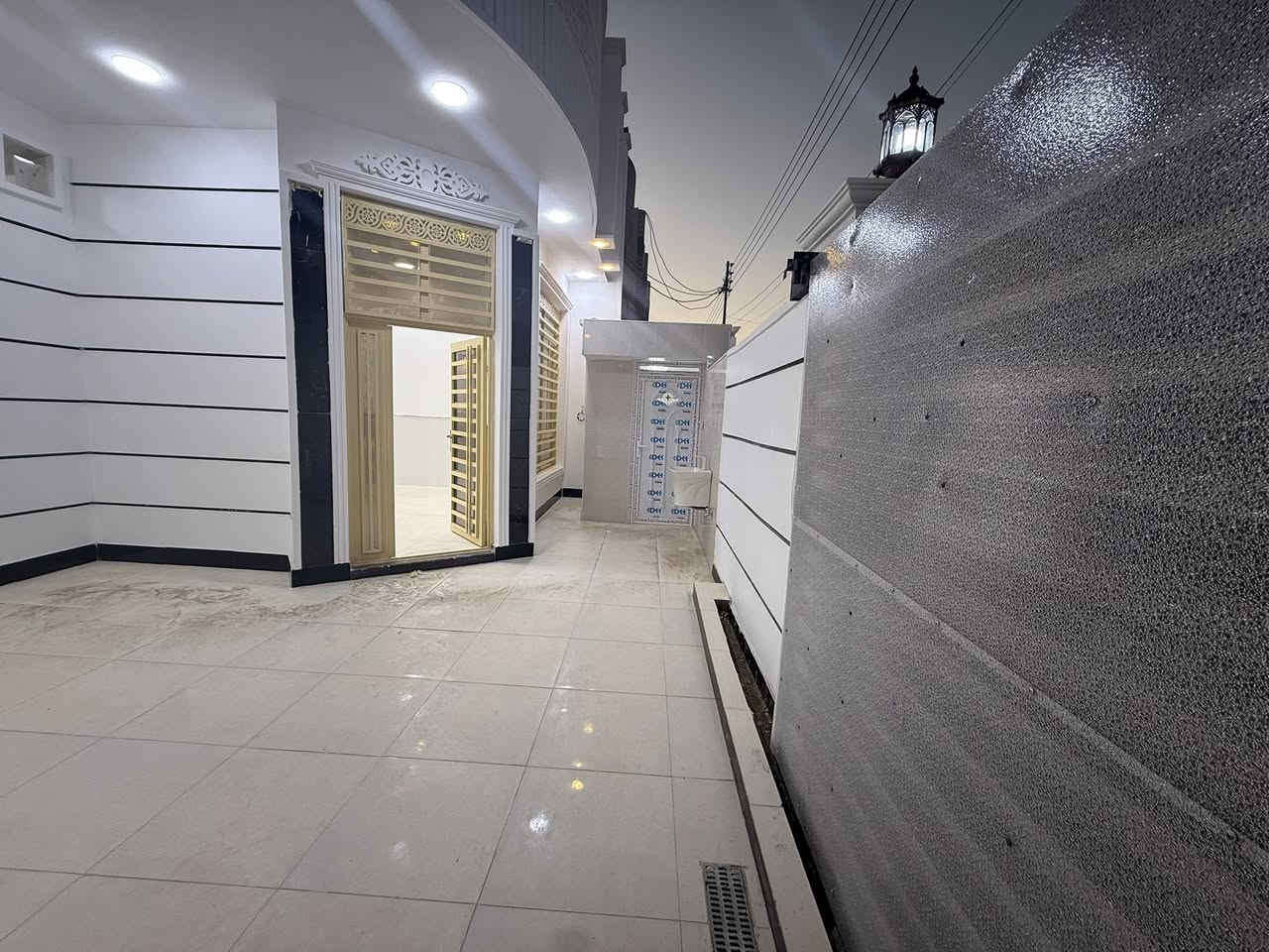 يا الله الدار للبيع المساحة 200متر بناء حديث درجة اولى في نهاوند ل11 قرب البطاقة الوطنية للاستفسار والاتصال المباشر على صاحب العقار ***********
