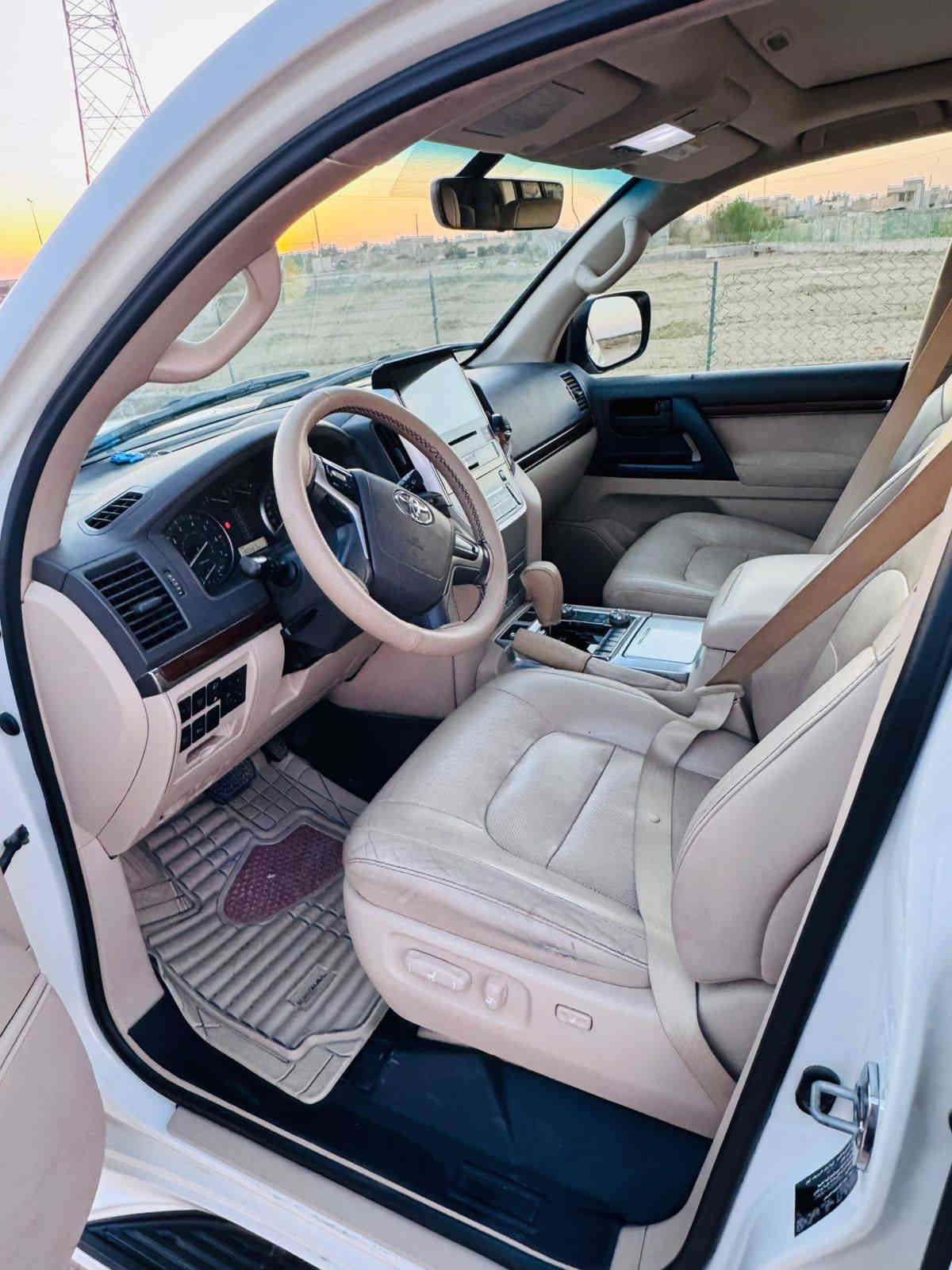 السلام عليكم 
لاندكروز للبيع 

موديل 2018 
مكينه 8 
كفاله عامه 
ام الرادار 
تخم تاير 
ضمان شركه ساز 
ماشيه 140 الف 

السعر 520
رجاءاً الي مو شراي لا يتصل 
ما متواجد على الفيس  

موقع السياره  ميسان 
الاستفسار ***********
تحويل او وكاله
