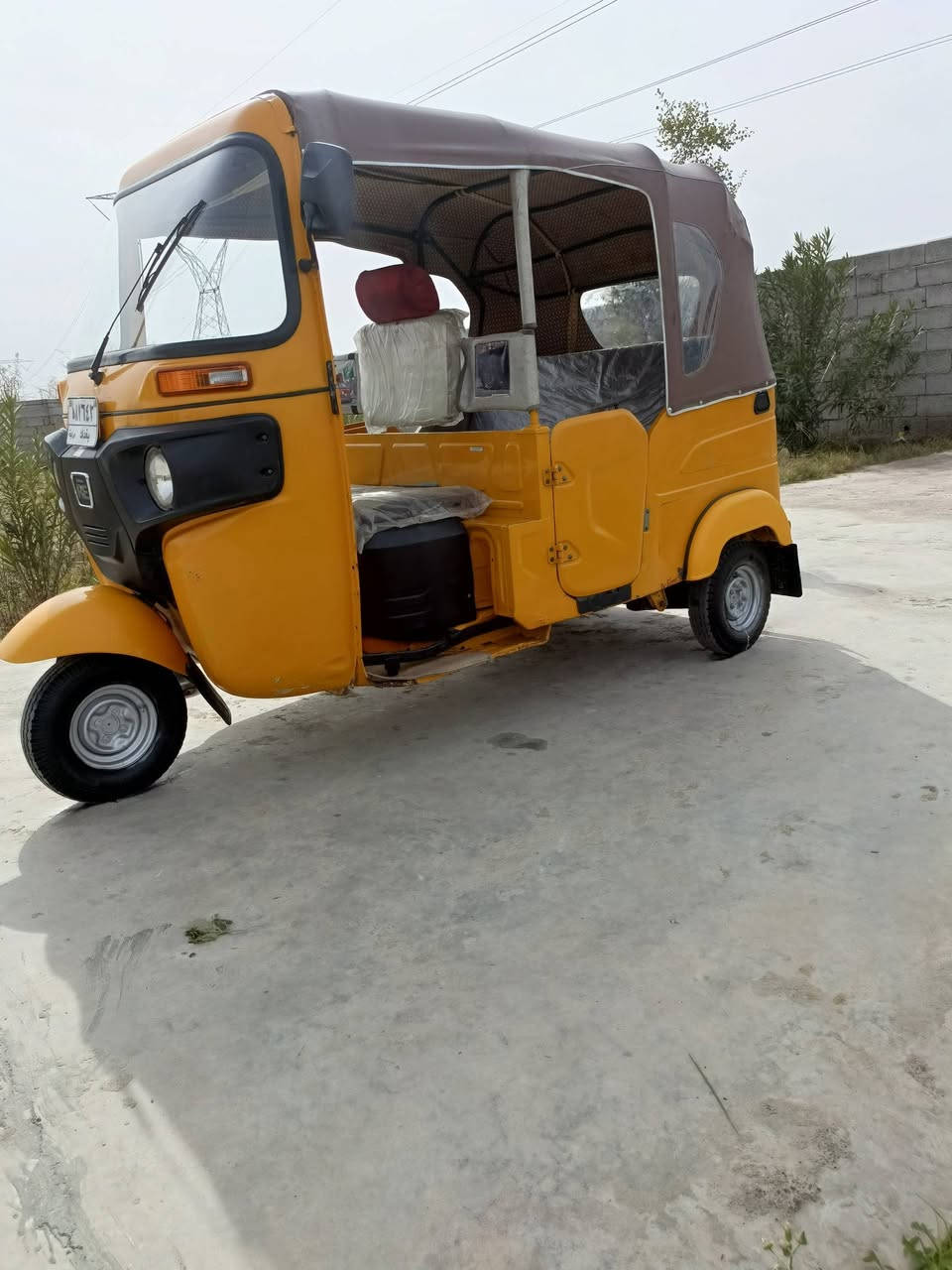 تكتك للبيع موديل 22شهر 11 رقم وسنويه بغداد كفاله عامه من صبغ والمعجون حته دوس بلاديه  معمره نضافه فول  السعر 8300وبيها مجال  مكان بغداد بوب الشام ***********
