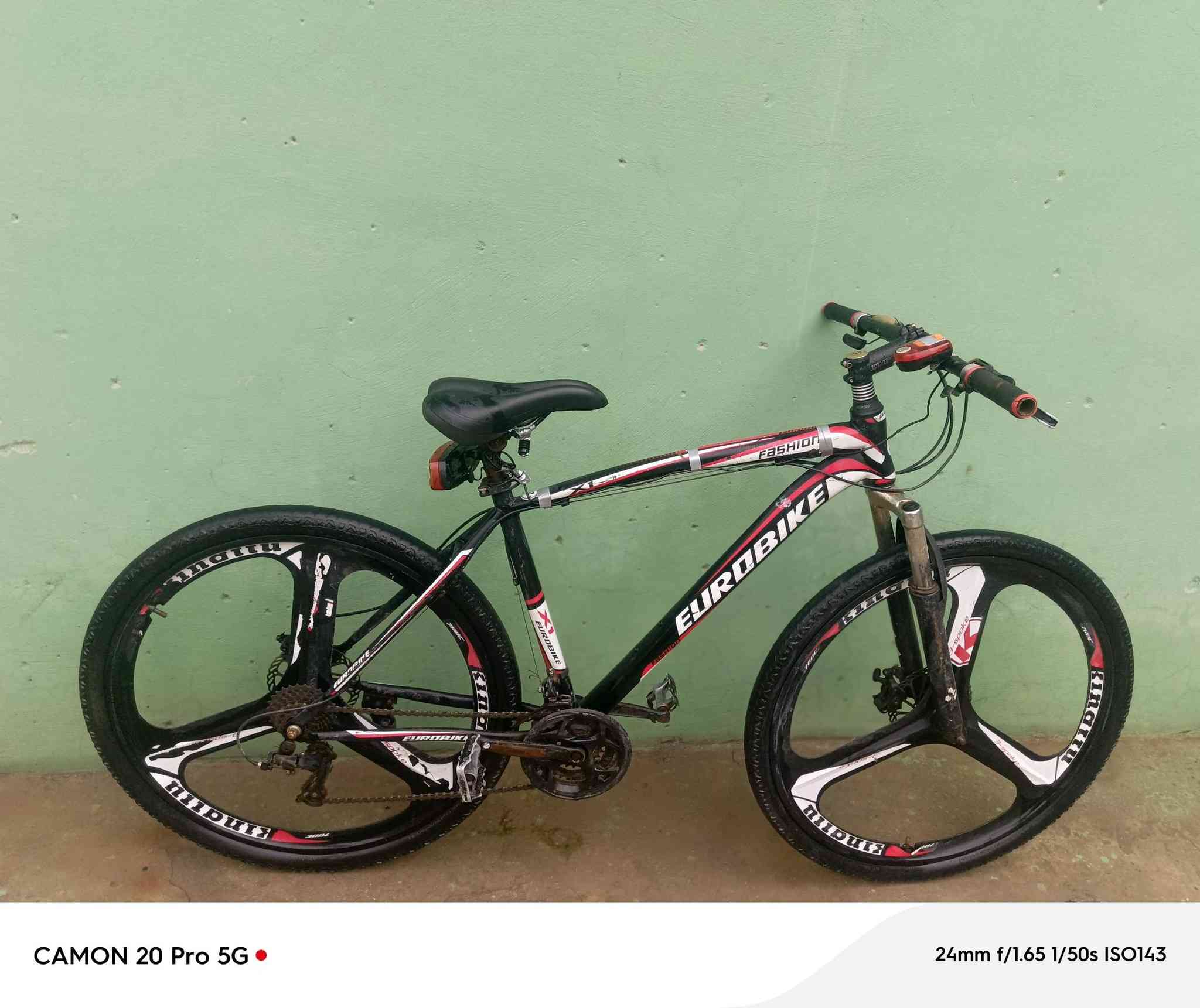 سلام عليكم اخوان عندي هاذ البايسكل للبيع البايسكل كلشي ما بيه بس ينرادله طفاريات البايسكل رياضي كيوره شغاله
صطاب بس الورا شغال اما الكدام ينرادله قمچه اصطاب الورا اب مكانو يكضب 
اشتريد تعرف عن البايسكل تفضل خاص 
السعر 80قفلو للطيبين 70جوا 70اعذرني 
مكاني جانب الايمن منطقة امشيرفه الثانيه شارع 60


**إذا كنت صاحب هذا الإعلان وتريد حذفه لأي سبب، رجاءا أرسل رسالة إلى الدعم الفني**