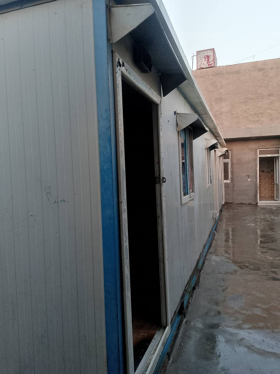 سلام عليكم كرفان للبيع مكانه بغداد ابوغريب *********** سعر مناسب للشراي
