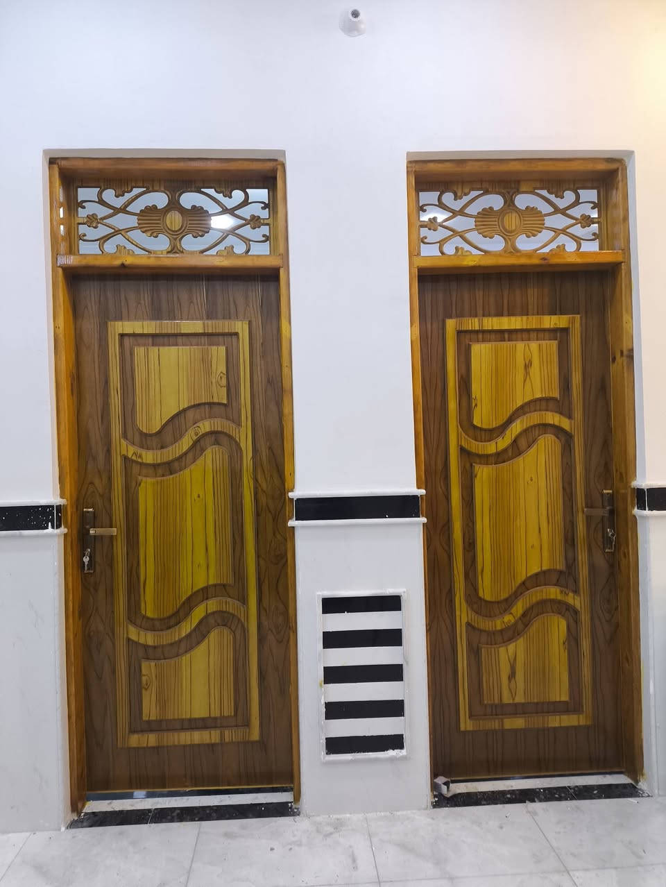 ،ترميم غرف اخشاب 
السلام عليكم ترميم غرف اخشاب صيانه  وصبغ وتلميع الغرف الاخشاب+ تسكام جرابي نفر واحد ونفرين  كص كناتير كص بوفيات وترميم ودوشمه القنفات صبغ وشد بيبان وبسعر مناسب نجيك للبيت لتواصل الاتصال عل الرقم (***********) يوجد  واتساب  ..
