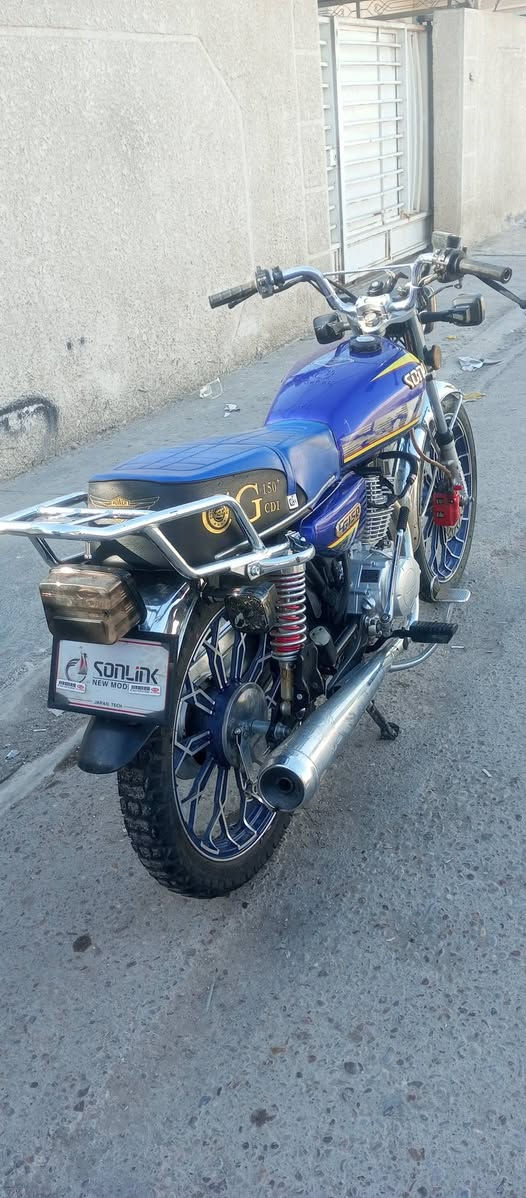 سيفان سونك موديل 2024 دراجه نضيفه كلش نقصها فقط عداد السرعه شاشه
السعر 750 بيها مجال العنوان بغداد الشعب 
رقمي ***********
