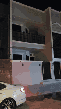 مشتملات جدد عدد ٢ للبيع 
🟥 بناء حديث 2025  مع كافة الخدمات متوفر في كل بيت
🟥 نضام انترنيت ، نضام كامرات لكل بيت ، نضام بواري سبالت لكل الغرف الى السطح بدون ما تحفر للسبالت
🟦 الموقع ، حي المعلمين قريب علمدينة العاب، مقابل الحديقة الوسطانية ، 
🟥 مساحه ١٥٠ متر 
🟧يحتوي على ٢ غرف نوم مع
🟧 استقبال و صالة ومنور ومطبخ 🟦كل بيت  مع مجموعة صحيات 🟦معزولة خارجية وداخلية 

=======================
للأستفسار ***********
