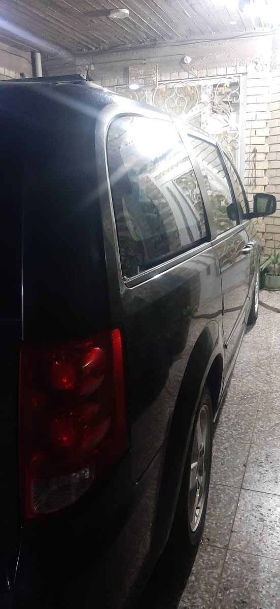 موديل ٢٠١٢
كلين بيها بالجنطة عالبارد تقريبا شبر

محرك ٣٦٠٠

تبريد ٣ قطع

جام كهرباء

كراسي سياحي بلع

المكان بغداد رقمها اربيل باسمي 

***********
