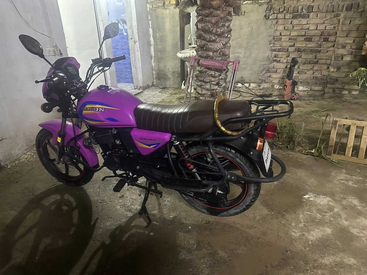 السلام عليكم 
دارجه دايون محرك ٢٠٠موديل ٢٥ سكنر سكنر 
مكانه نجف كوفه 
سعره 1300وبيه مجال بسيط 
***********
