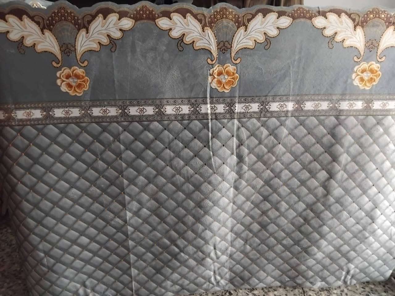 مفرش تخم امتار شانيل مذهب سعر المتر الفين 
عنوان سبع البؤر شارع بلقيس مقابيل جمله حسين


**إذا كنت صاحب هذا الإعلان وتريد حذفه لأي سبب، رجاءا أرسل رسالة إلى الدعم الفني**