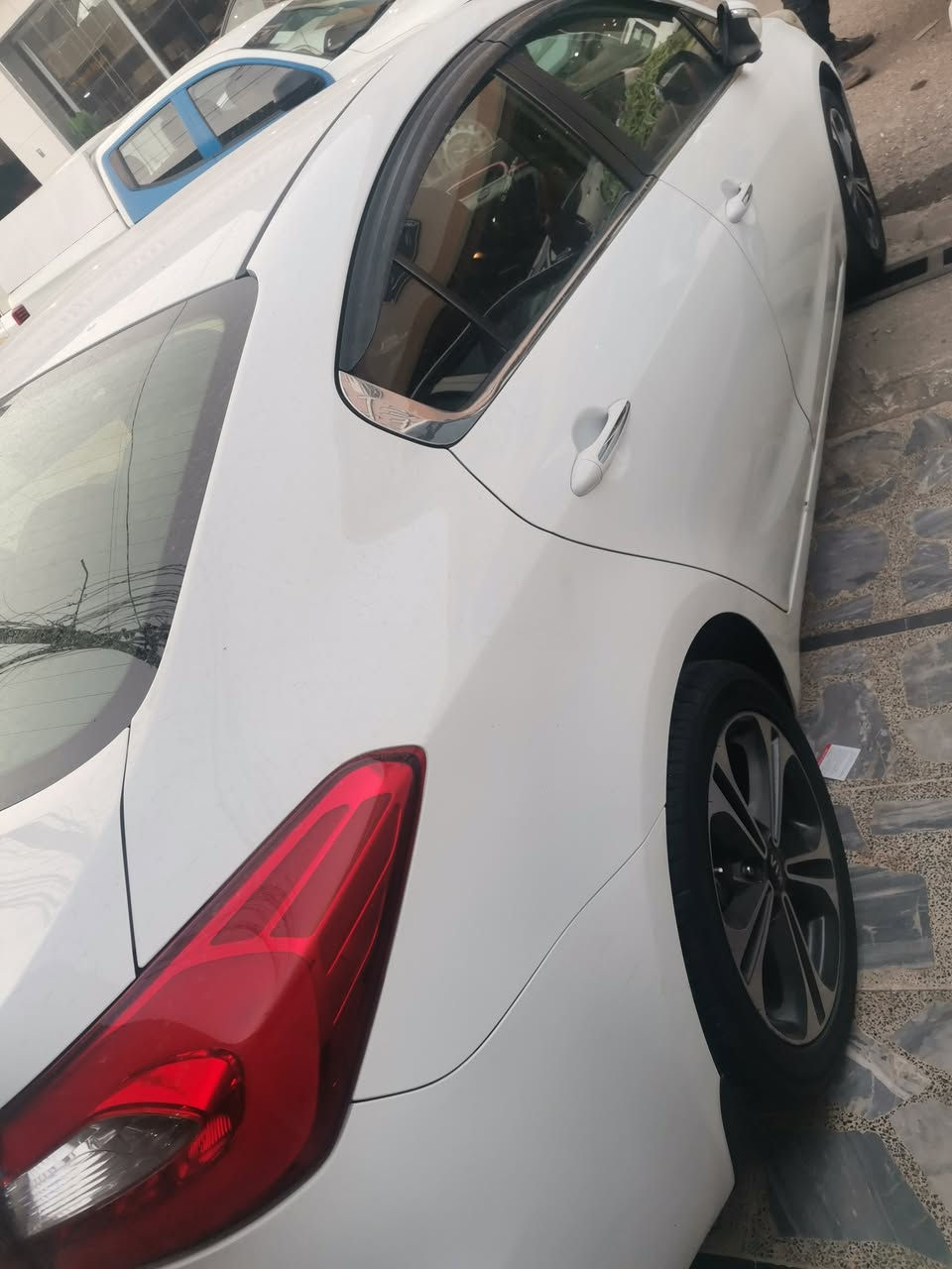 سيراتو 2013 للبيع السعر 125 للتواصل *********** المكان الموصل
