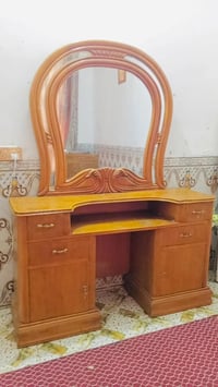 ميز مرايه • خشب • غرفة نوم