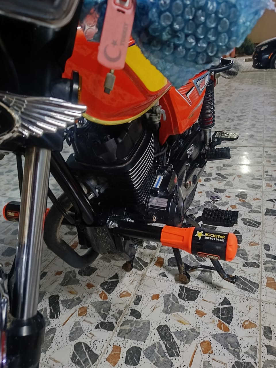 السلام عليكم 
دراجه سيفان 25 محرك 200 زنجيل فول نضافه ماشي ألف بعده جديد 
تجي تفحص بيدك 
دراجه كامله مابيها نقص 
المكان عنه 
***********
