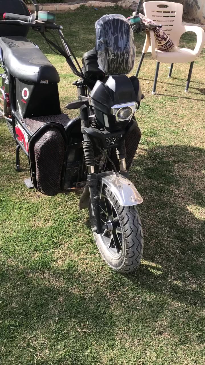 متاح دراجه شحن هيوشا موديل ٢٠٢٤ بطاريات ٥ كهربائيات كله تفاصيل و النضافه داخل الفديو  السعر ٤٠٠ وبيه مجال بسيط مكاني هيت حي البكر *********** توصيل موجود حسب الاتفاق
