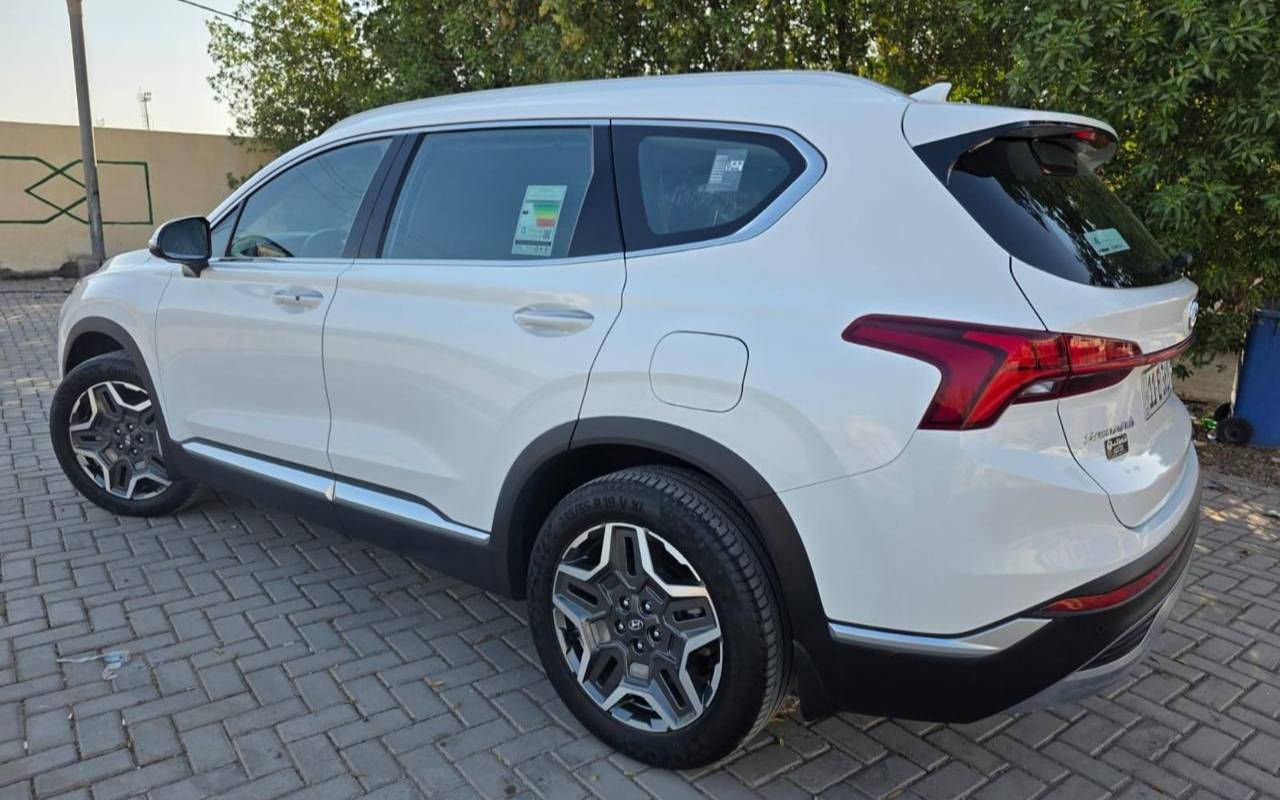 سنتافي موديل 24 محرك 6 سلندر
سياره فول عدا بنراما والكشن مو تبريد
 وتدفئة سبعه راكب 3 قطع تبريد ماشيه 33 ألف 
محرك كير واير بشرط مامفتوح 
سيارة حيل نظيفة كلشي عل بلاد جديد 
سنوية هزة كلشي جديد مدفوع لـ
باسمي السنوية بشرط تحويل وغرامـة
سيارة مابيـها دينار مصرف كامل من كل نواحي
رقم صاحب سيارة ***********
