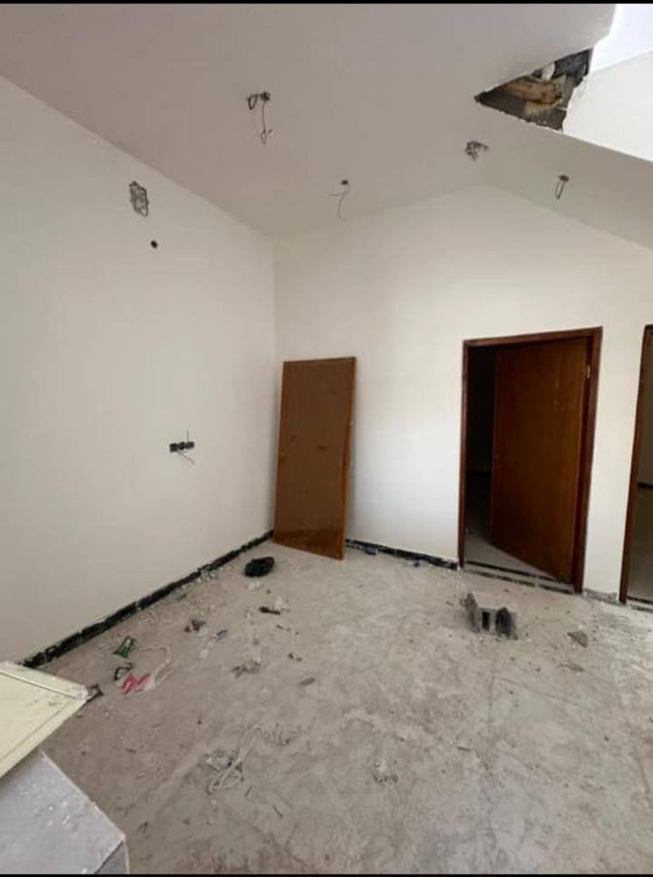 السلام عليكم ورحمة الله وبركاته
عيدكم مبارك اعاده الله عليكم باليمن والبركات 

بيتين للبيع مساحه البيت الواحد 100 متر السعر 53 مليون الموقع الجزيره الفيروزيه متوفر خدمات والبناء حديث والبيت تشطيب  

طابو زراعي سند 25 

***********
