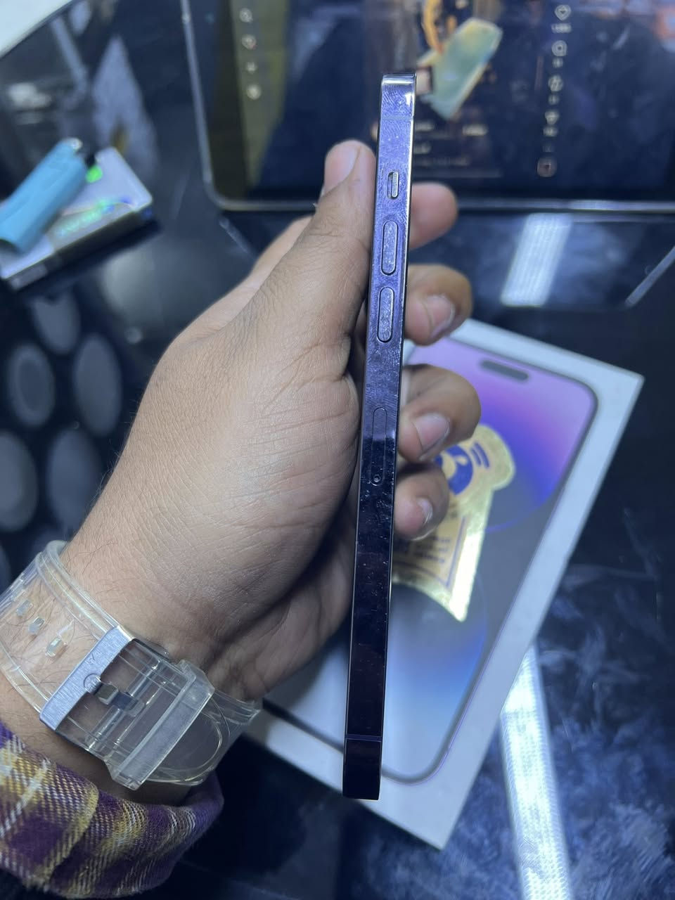 ايفون 14 برو ماكس للبيع 

جديد لوك زلغ مابيه شرق اوسط ويه كارتونه مطابق 
مامفتوح ابدد روح افحص بكل مكان 
البطارية 84
الذاكره 256
الون بنفسجي 
السعر 950 قفل ابو 900 لا تدخل 
العنوان بغداد البلديات 
***********
