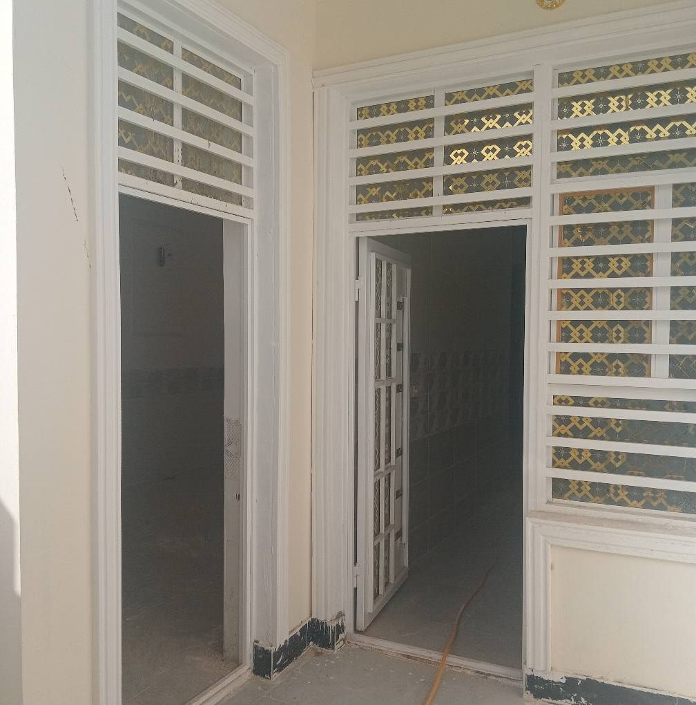 ١٠٠متر مربعه غرفه وصاله ومطبخ وحمامات داخليه وخارجيه واستقبال البناء حديث طابوك جمهوري صب كونكريت ***********اتساب لسعر ٢٩ وبي مجال عنوان البيت شارع المطار مقابل قريه القدير عمود ٢٨٢مقابل مكتب التساهل ***********اتساب النجف, العراق
