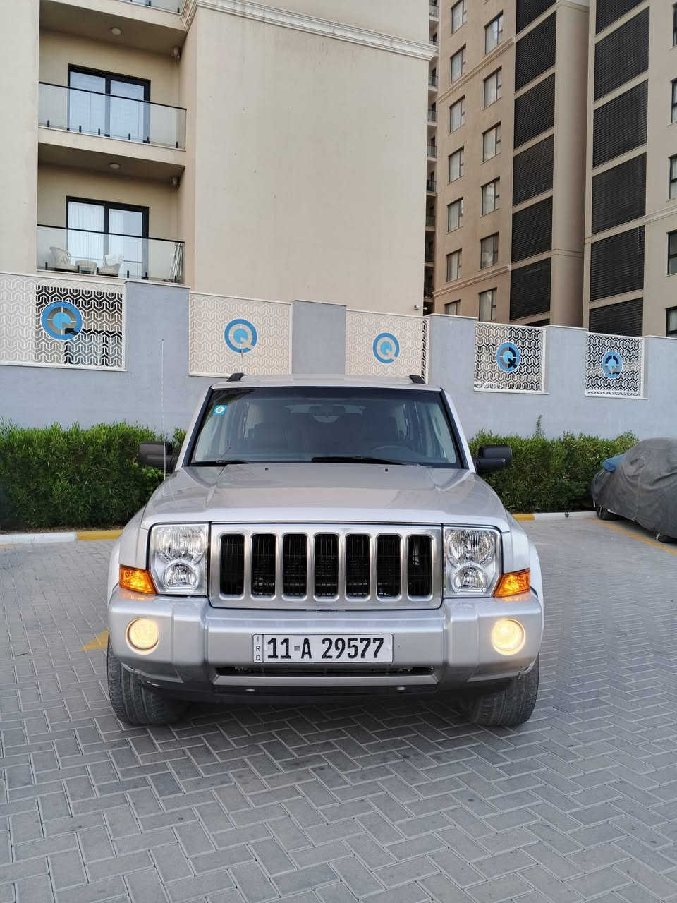 سلام عليكم للبيع جيب كومندر موديل 2008 حادثها جاملغ امامي وباب بدون دواخل بيها قطع صبغ اثر جراد ابيع احزام محرك كير جديد تبريد ثلج كرسي السايق كهرباء سبعه راكب  ويل كب ارتي رقم بغداد انكليزي هزه وسنويه جديد ابسمي  95وبيها مجال العنوان بغداد حي الجهاد او نفق الشرطة ***********
