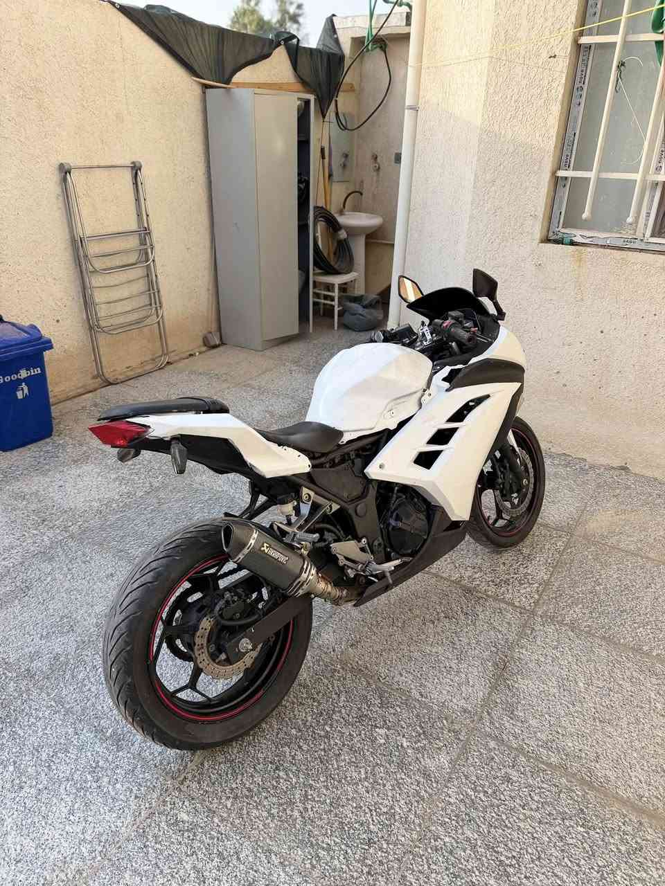 السلام عليكم شباب (كاوساكي موديل 2014 حجم 300 cc ( ادووات ادوووات اكفلك سرقة وحادث فقط )
مسوي ادامه كامله قبل اسبوع
دهن امزيول 10-40
ماي. راديتر اصلي
بلكات اصلي
فيت بم اصلي
وتنظيف كامل لغرفة الاحتراق
كفرات عمرتهن كلها يعني جاهزه الف ماتصرف عليها 
مكانها بصرة *********** 
1000$ يعني 10 ورقات يعني مليون ونص
