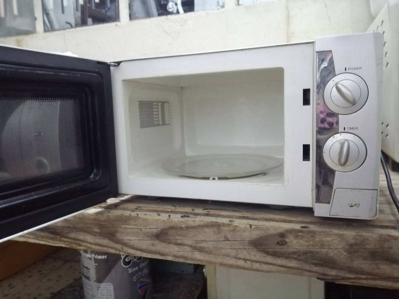 مكرويف ماركه للبيع شرط التشغيل والنظافة السعر ٤٥ الاتصال عالرقم ***********
