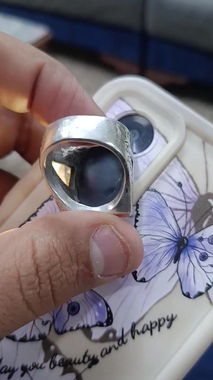 شفه يماني  قديم 
صياغه يدويه ثقيله 
مخطوط الملك لله 
قياس 24
السعر 150 الف 
***********
بغداد الامين الثانيه
