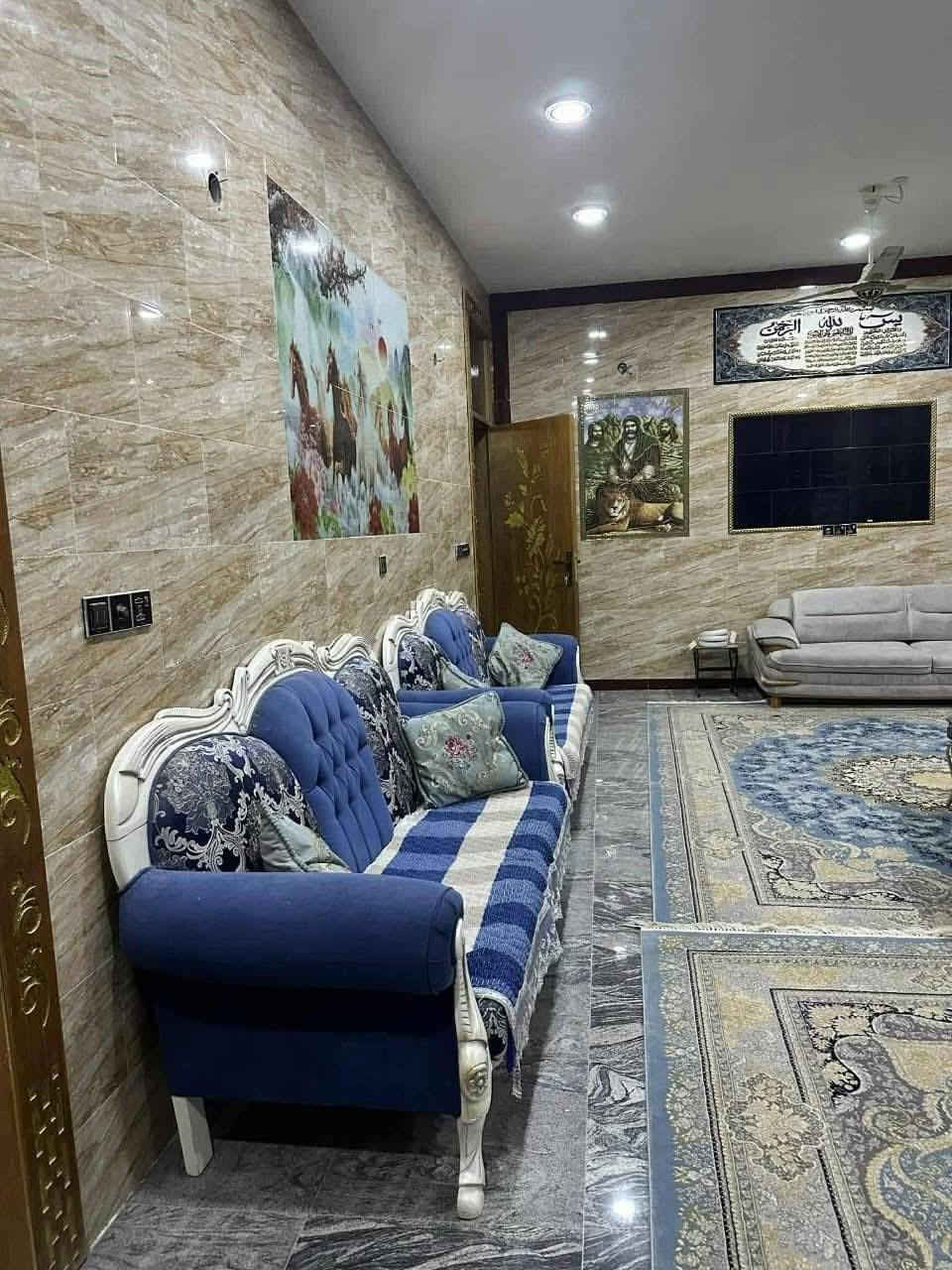 🛑 دار سكني  للبيع 🛑 
المنطقة : خلف مطعم حياوي🚩 
اقرب نقطه ؛قرب سكه القطار 
المساحه :  670🏛️ واجه 28 ركن 
        كونكريت مسلح
          اساس رفت  
         طابقين    
الطابق الاول🛑 استقبال كبيرة وصالتين و٣غرف نوم وصحيات داخليه وخارجيه ومطبخ وكراج سياره 
الطابق الثاني؛ 3 غرف وصالة ومطبخ وصحيات وبلكونه 
للاستفسار 
     مراجعة مكتب رسول الوزني للعقار  
الديوانية . حي الحضارة بداية شارع اسواق طيبة
 للمعلومات ولمزيد من التفاصيل ⬇️
       مراسلة الصفحة  
      او الاتصال
***********
