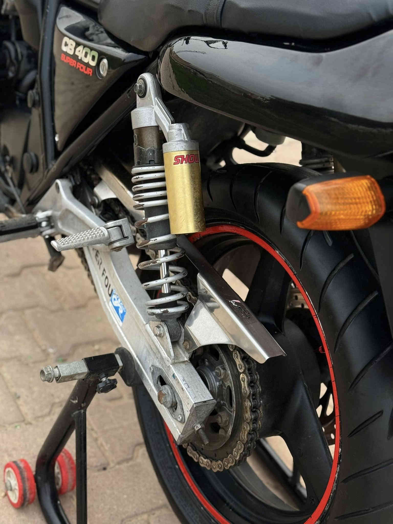 للبيع CB 400 جيل اول لوك لوك 
الي يدور جديد وبلكارتون دراجه كفاله عامه كير محرك كابريتر كله بشرط برغي ممفتوح تايرات وزنجيل ودهن وبلكات كله جديد تانكي كزازه ماشي قليل اوراق كامل بوجهك رقم شرط معدل جوى ١٨٠ كهربائيات كامل دراجه مال جناي مكاني كركوك سعرها ۱٥ ومجال للشراي اتصل وخادم للطيبين❤️
(( *********** ))
